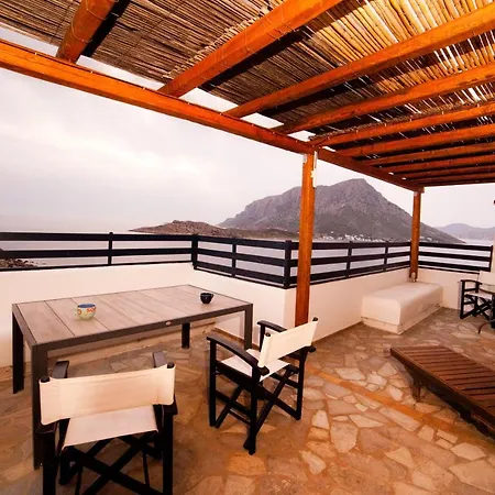 Blue Dawn Kalymnos 公寓式酒店