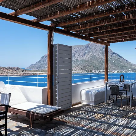 Blue Dawn Kalymnos 公寓式酒店 Myrties